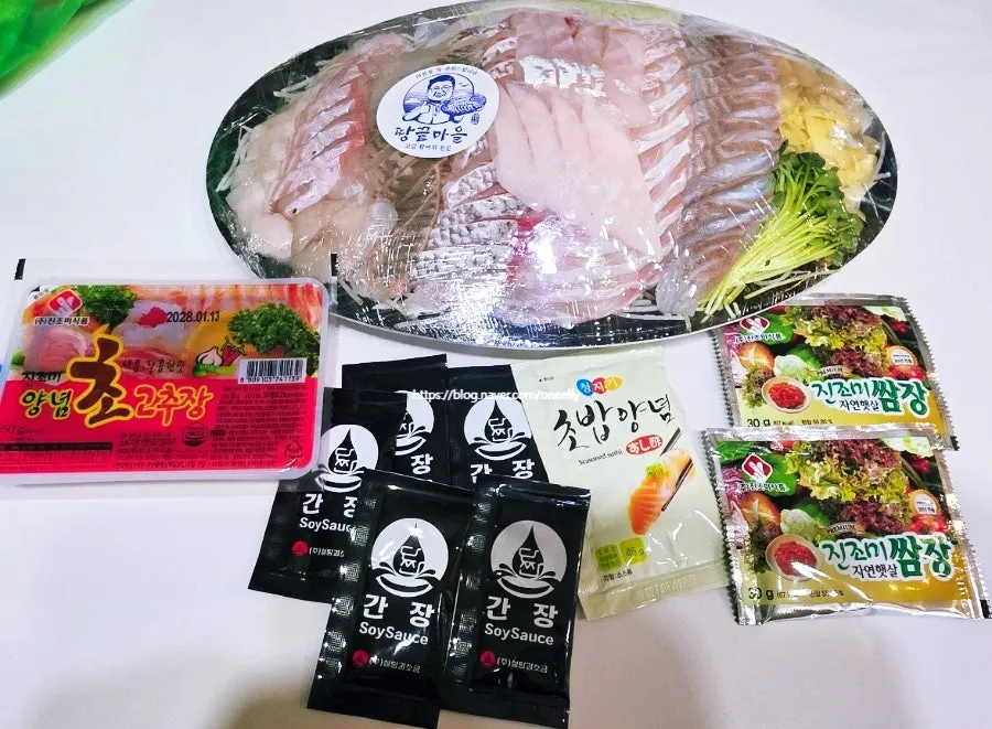 Ttangkkeut Maeul live-fish sashimi takeaway set