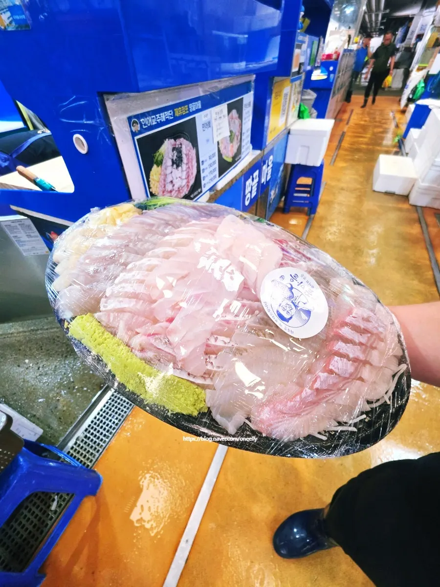 Ttangkkeut Maeul assorted sashimi size guide