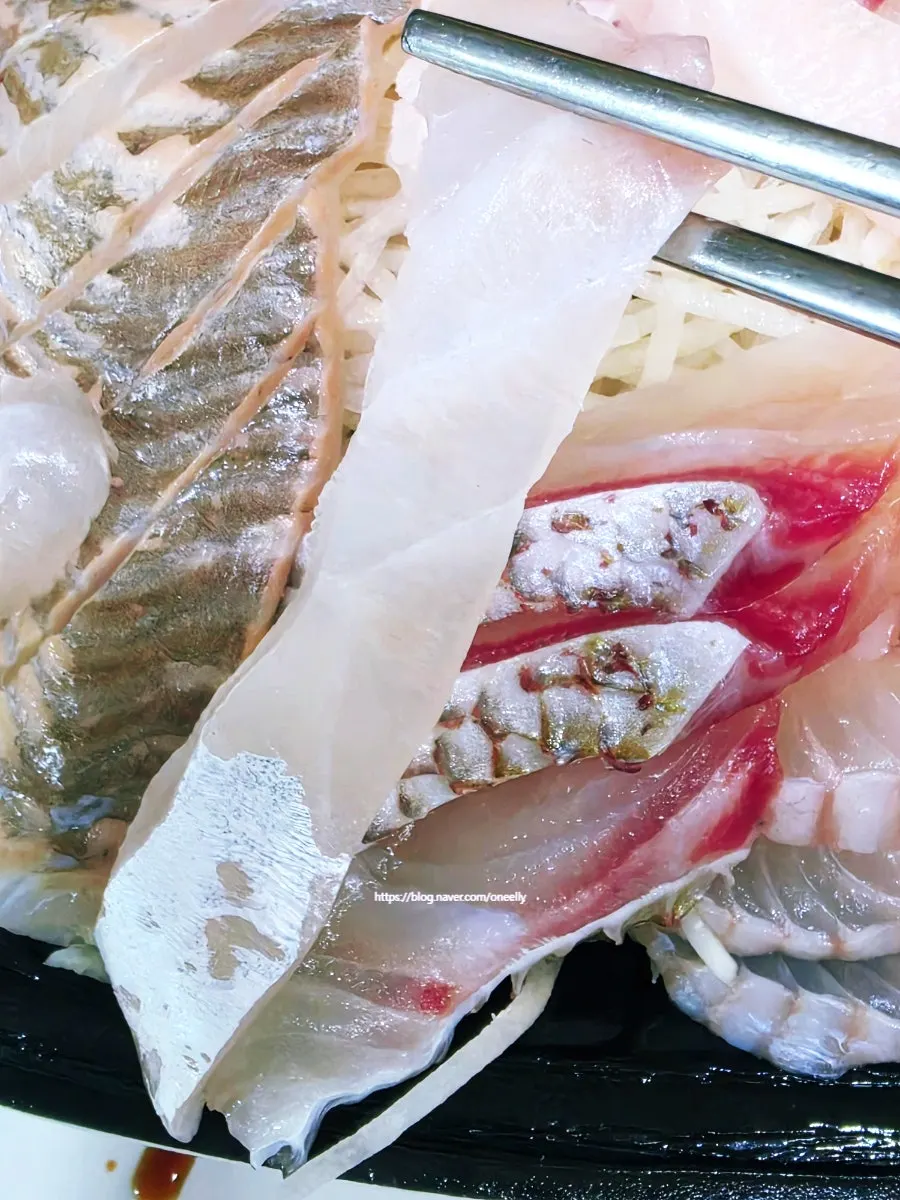 Thick-cut assorted sashimi