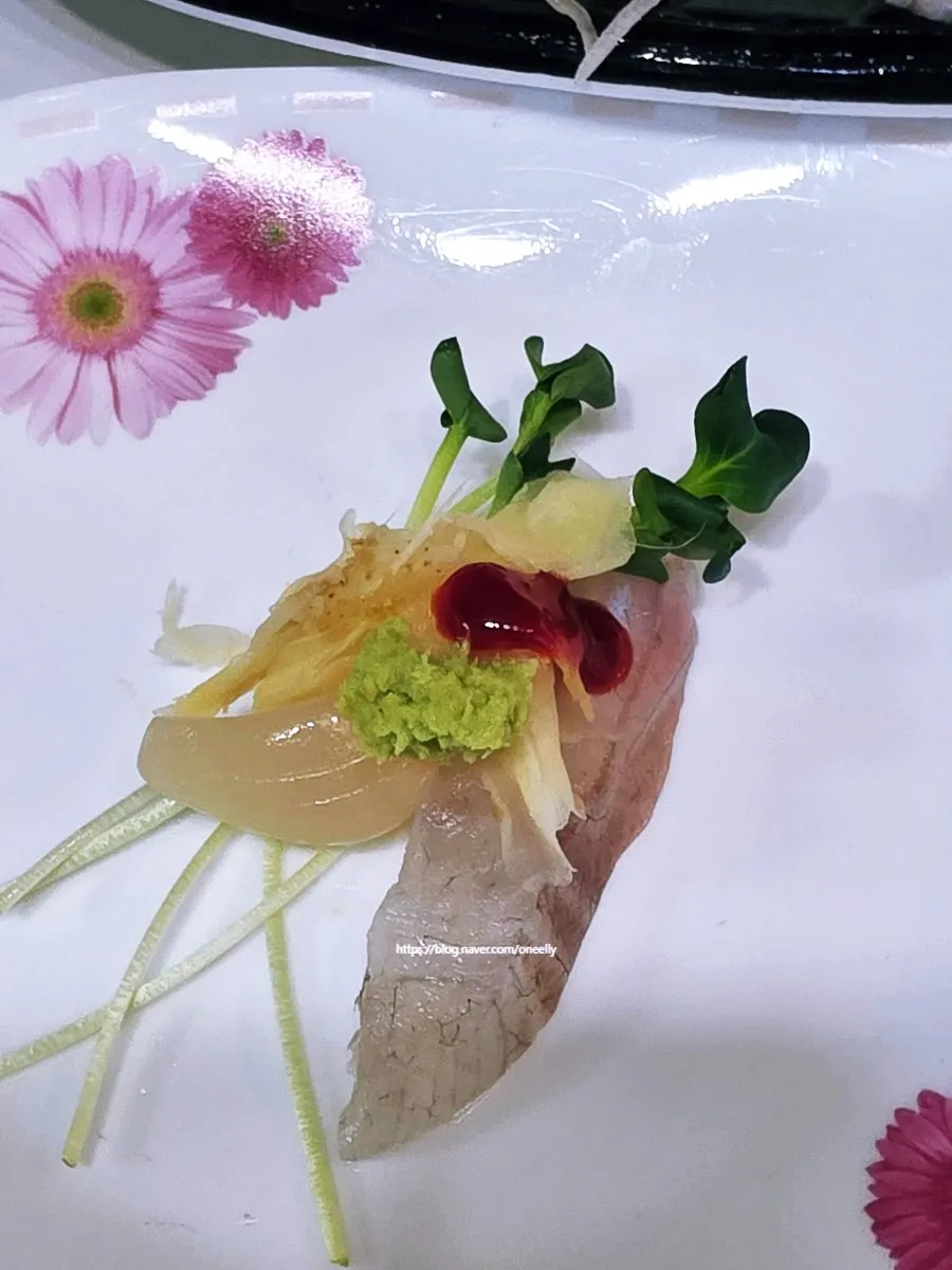 Assorted sashimi with salmon and large flounder