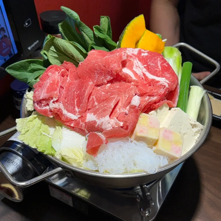 Sukiyaki with vegetables and meat