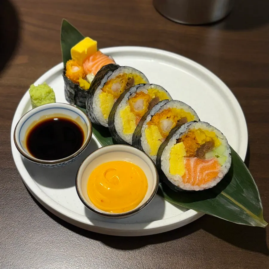 Futomaki with salmon and fried shrimp