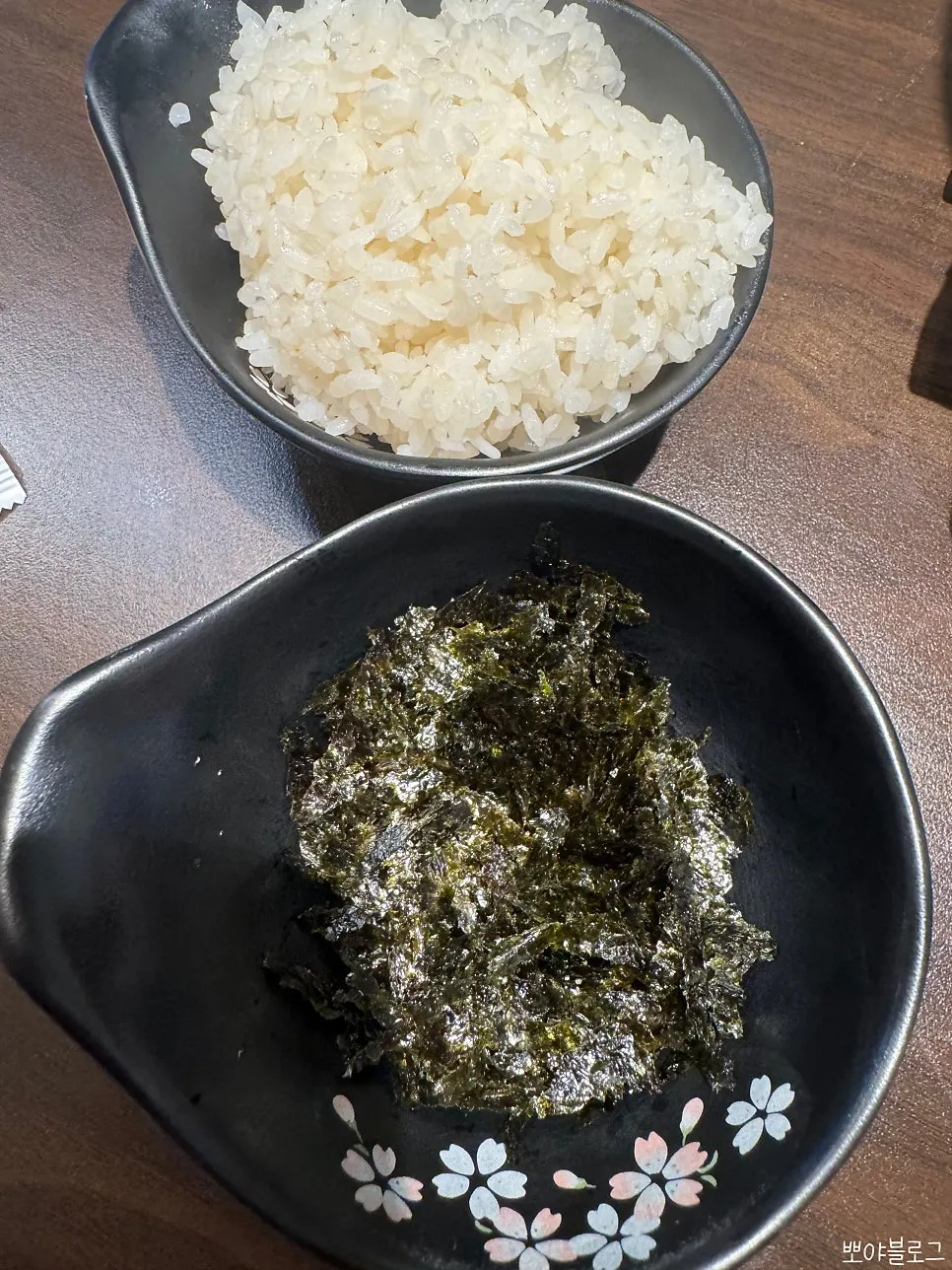Cross-section of a large futomaki piece