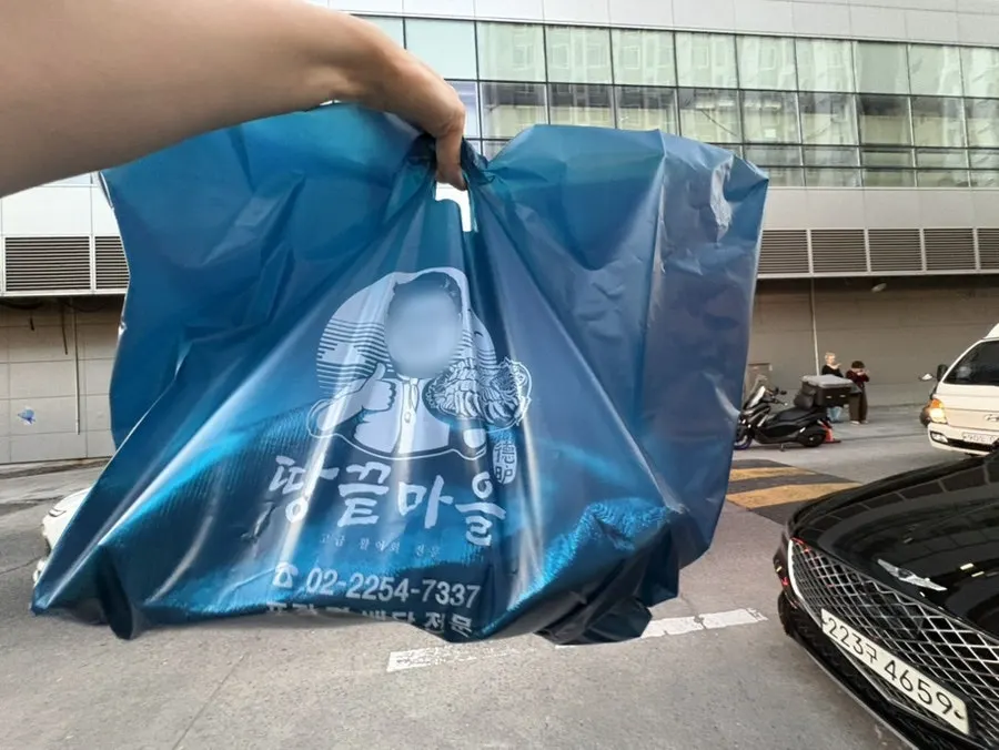 Carrying the sashimi takeout back toward Noryangjin Station