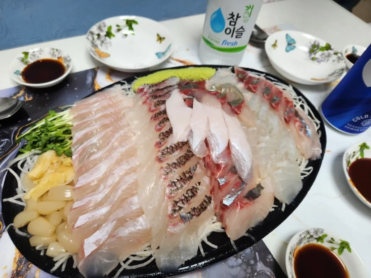 A full spread of jack mackerel sashimi enjoyed with family at home
