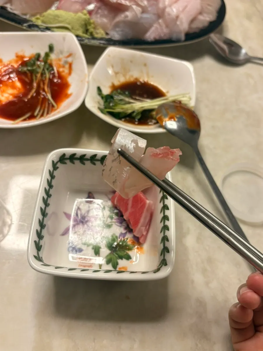 기름 오른 연어회 클로즈업
