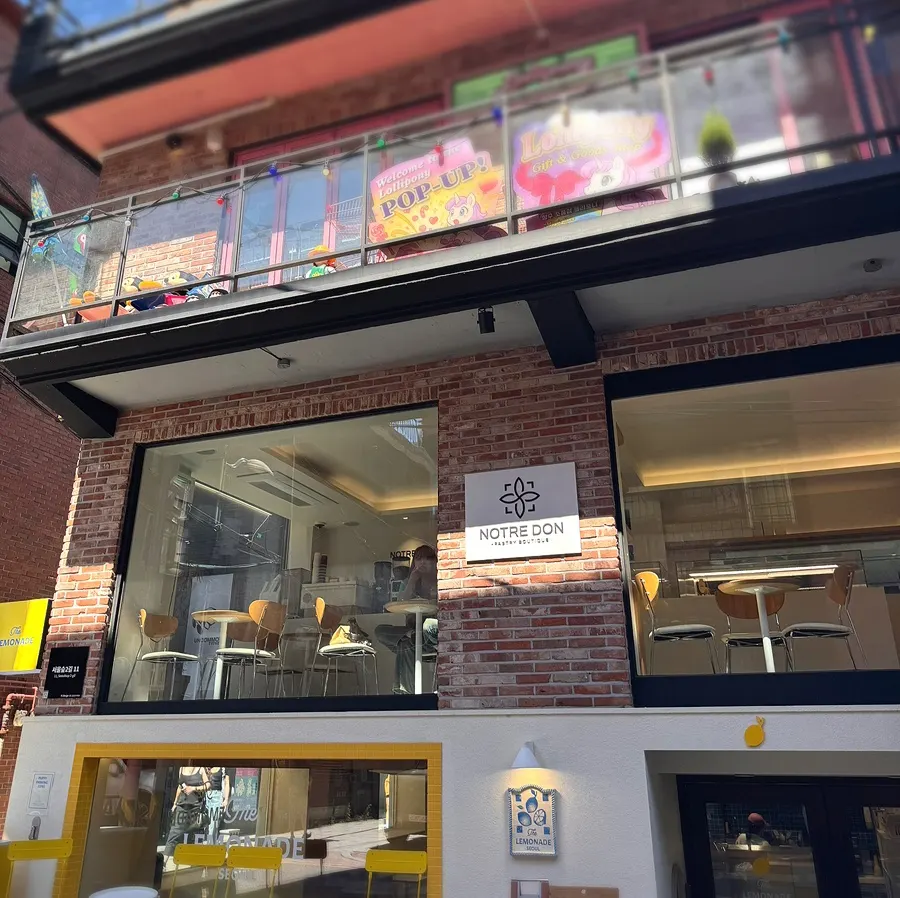 White exterior of Notldun in the Seoulsup2-gil alley