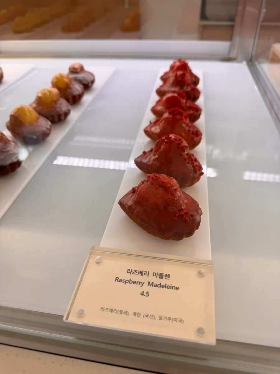 More cakes on display to try next time