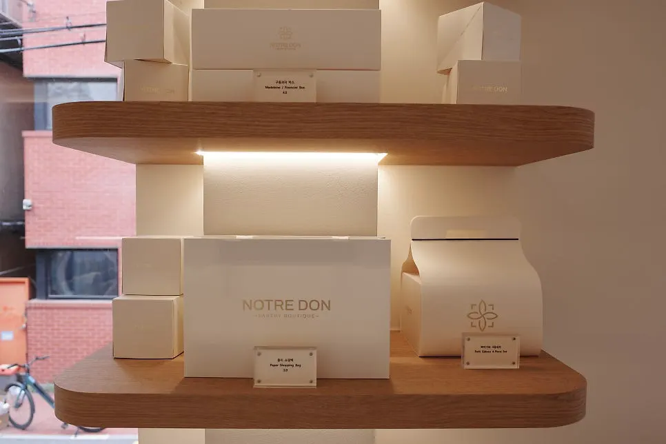 Notldun's baked-goods boxes and gift packaging