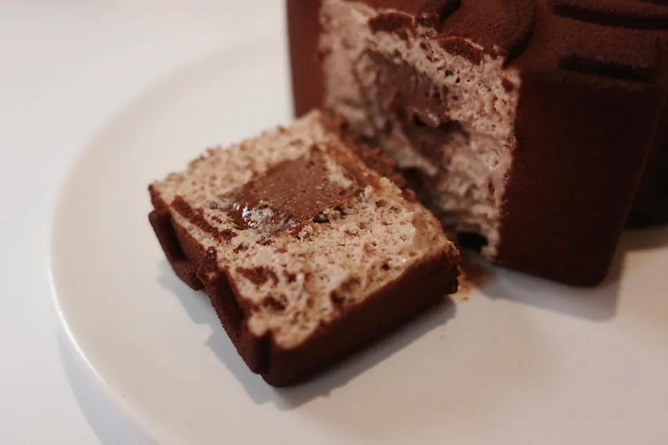 Cross-section of the Signature Noir showing the chocolate mousse