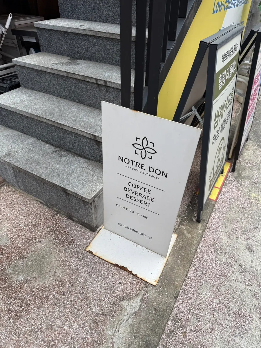 Notldun coffee, drinks, and dessert signage