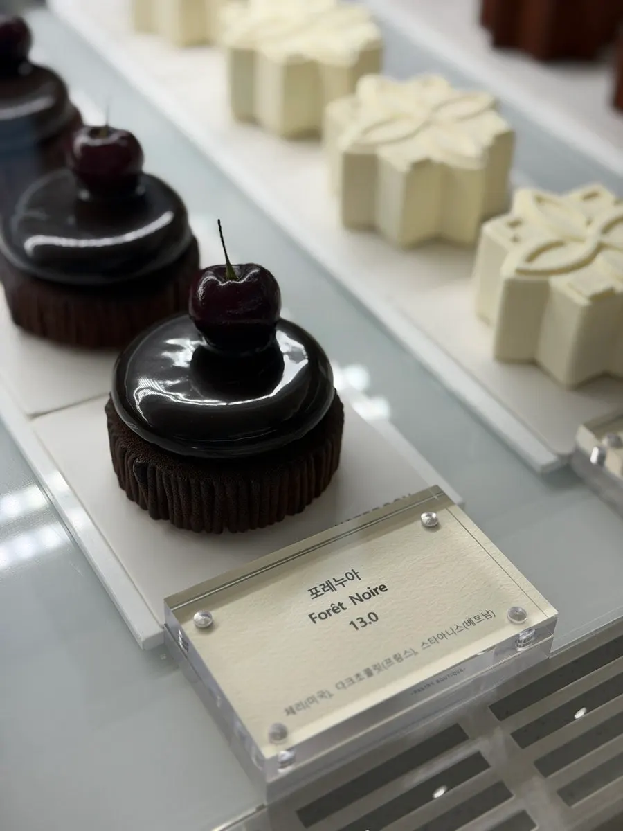 Dessert display at Notldun