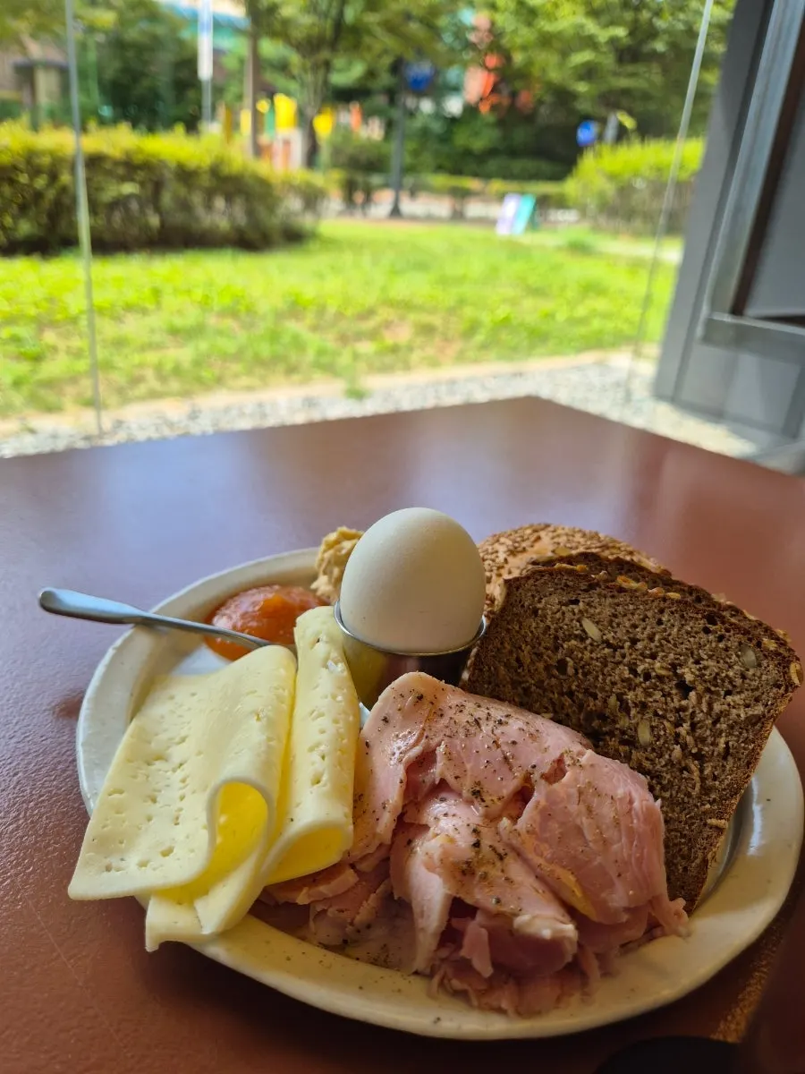 Notten's jamón plate with Korean wheat bread and house-made jamón