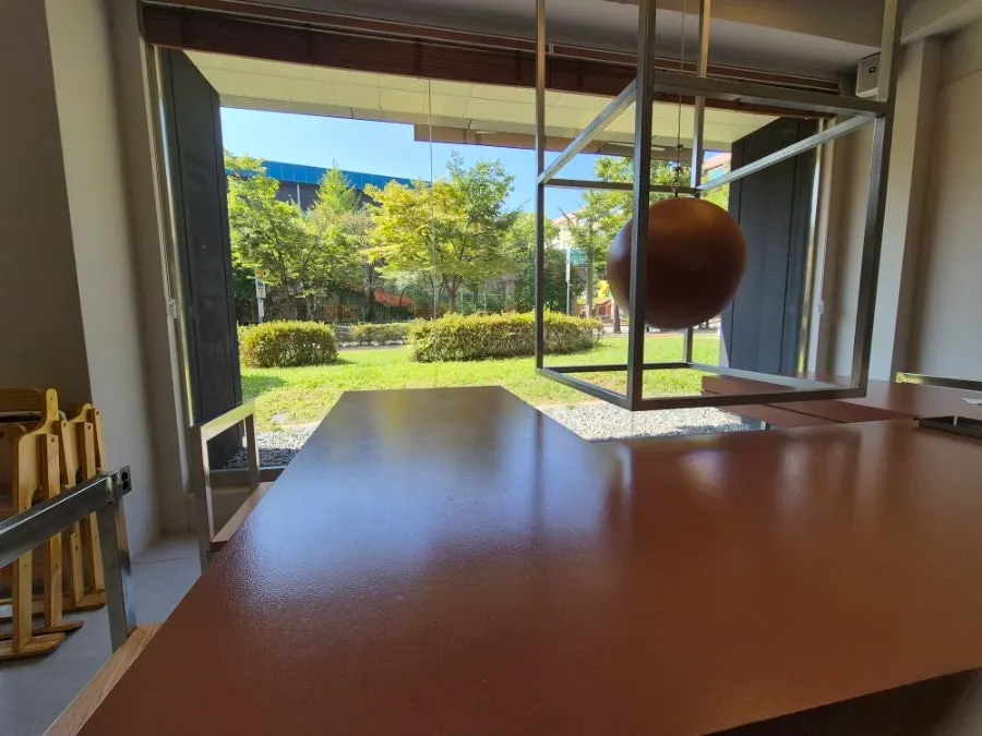 Interior of Notten with movable two-person tables