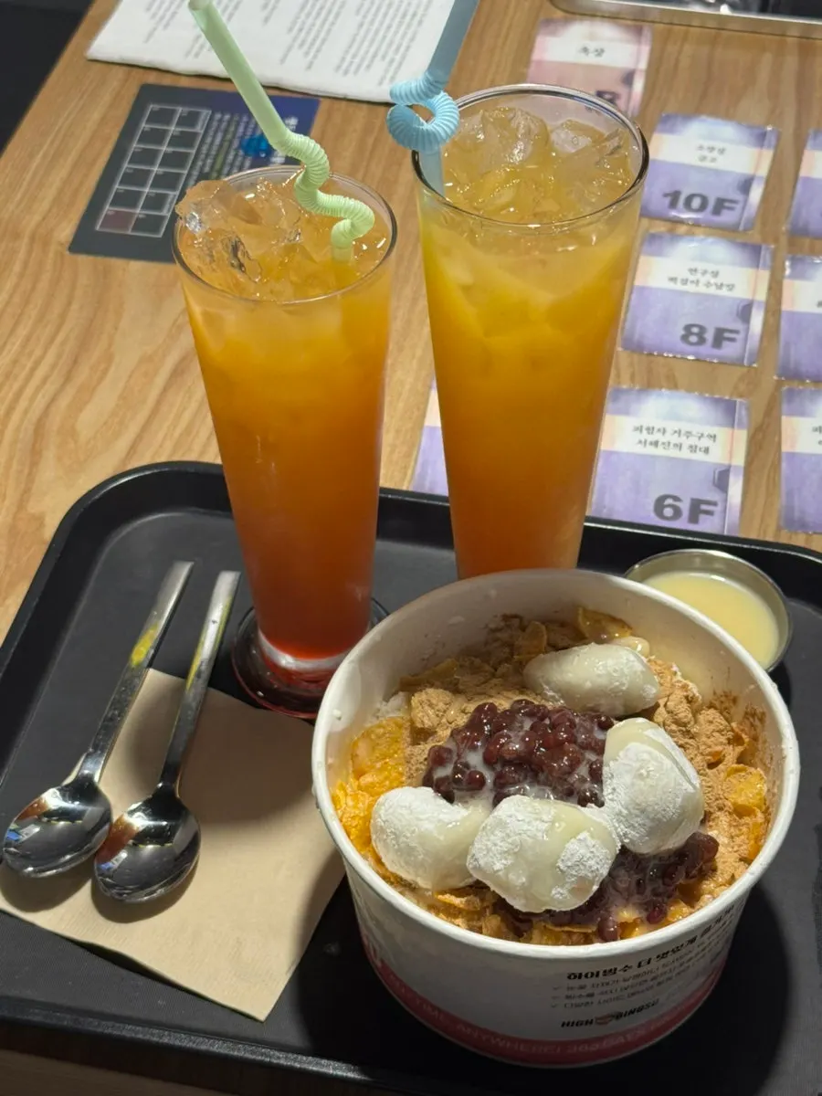 데킬라선라이즈 2잔과 팥 떡 눈꽃빙수