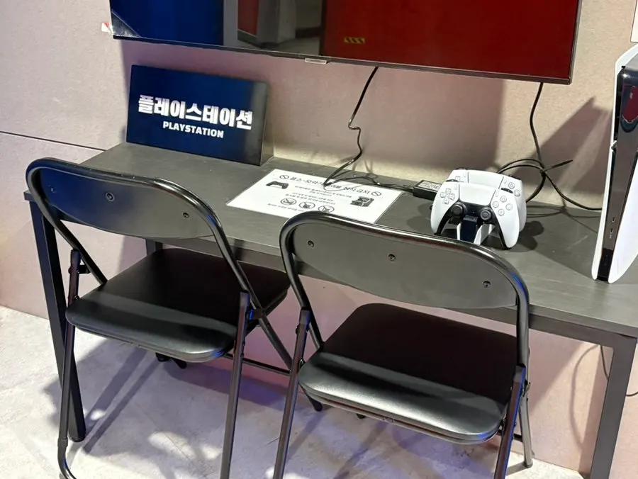 철권 오락실기계가 있는 카페 한쪽