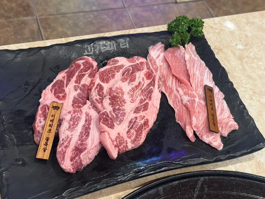 Emperor beef rib meat grilled over charcoal