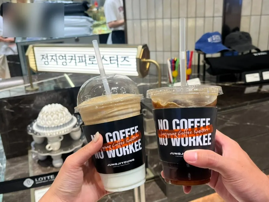 Coconut coffee and iced Americano at Jeong Ji-young Coffee Roasters