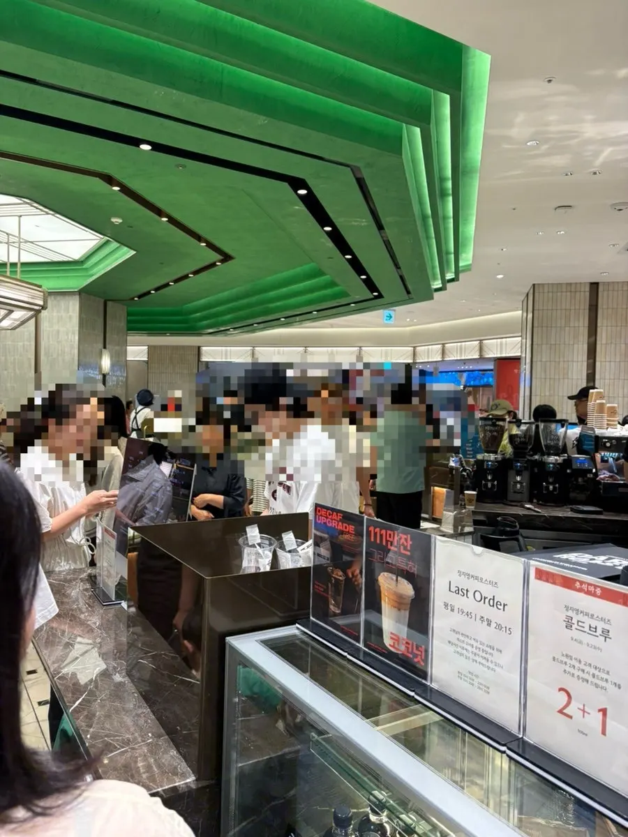 Takeaway coffee at Lotte Department Store Nowon