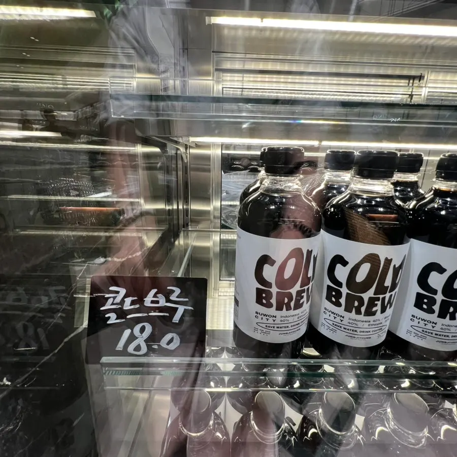 The roastery café that started in Haenggung-dong, Suwon