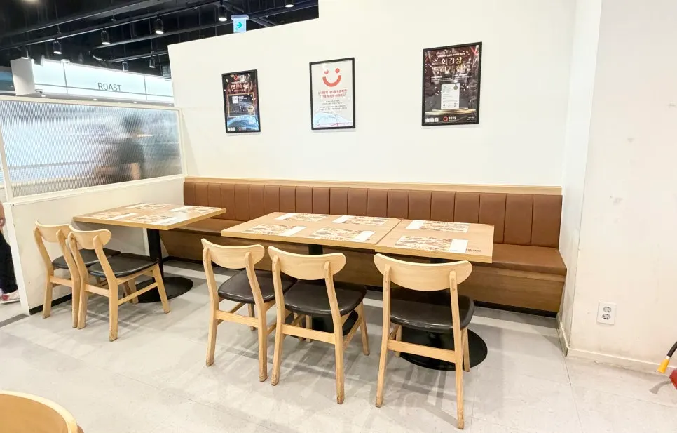 Interior of the 400-seat dining hall at Kuu Kuu Nowon Branch