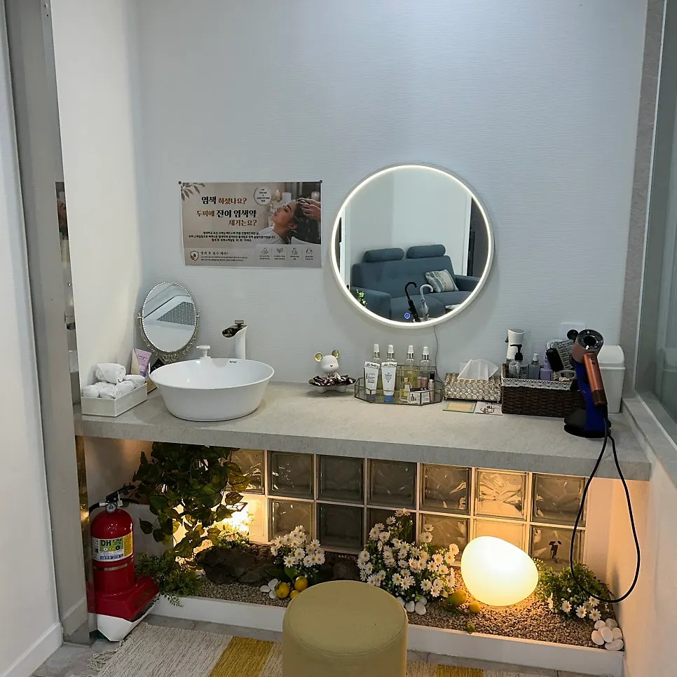 Overview of the Ryeowon Skin Care powder room