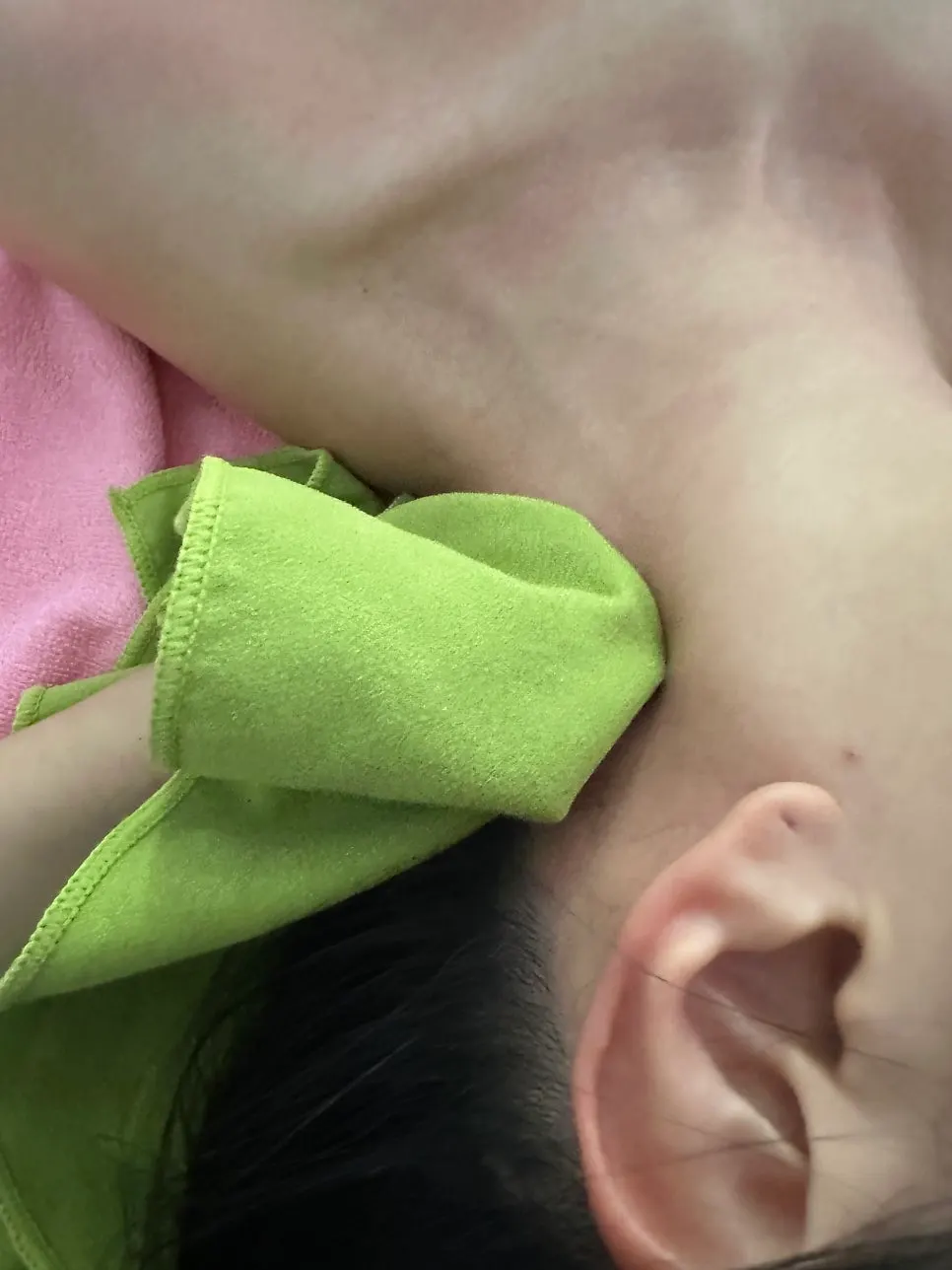 Trapezius and neck muscle care while lying face down