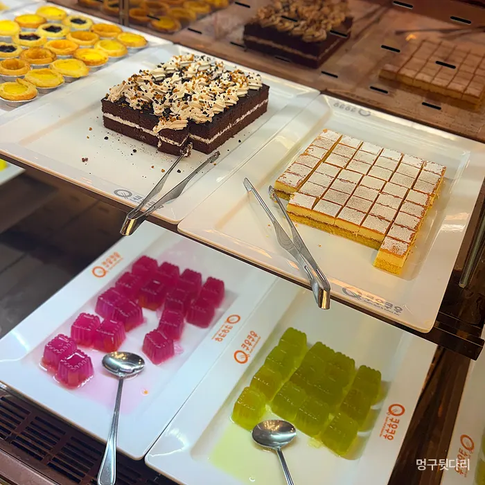 クウクウ ノウォン店で皿に盛った料理