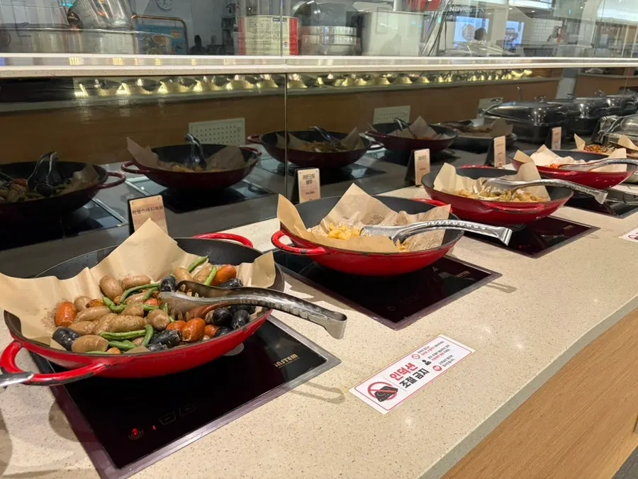 Hot food corner selection
