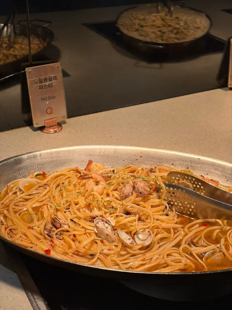 Shrimp dishes and pizza corner