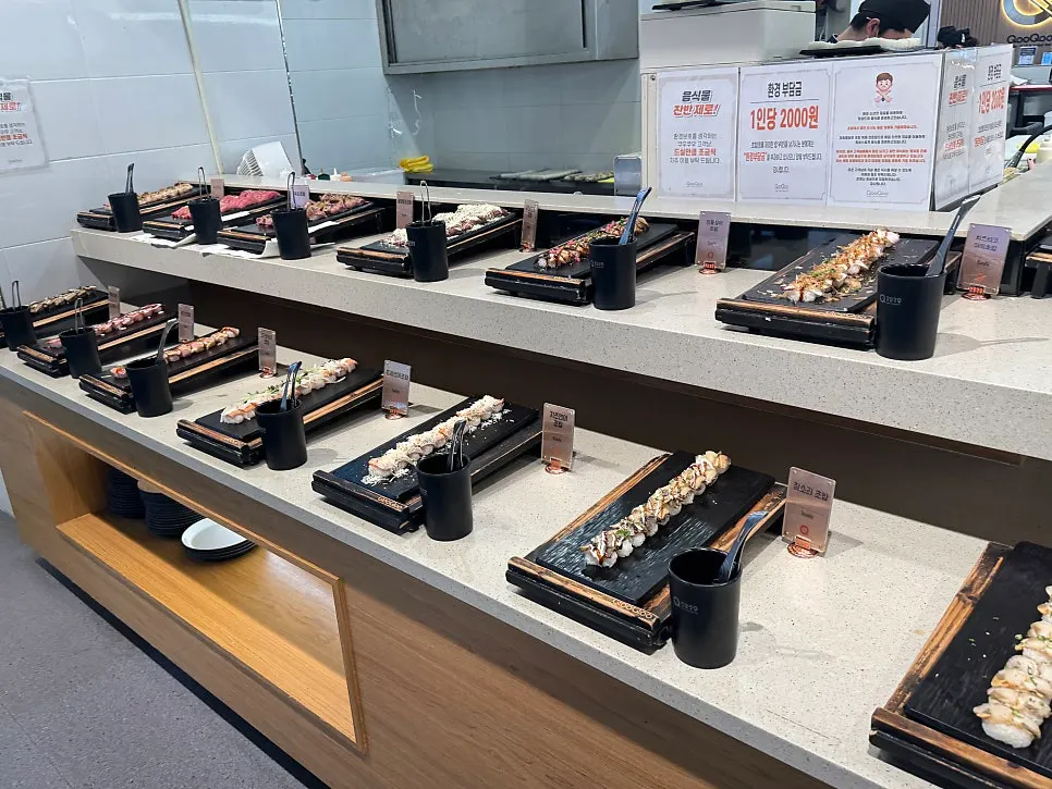 Assorted sushi varieties on display at Kuu Kuu Nowon Branch