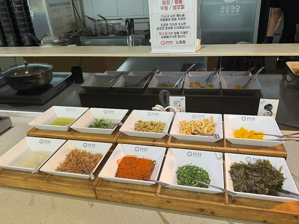 A freshly made bowl of jjajangmyeon