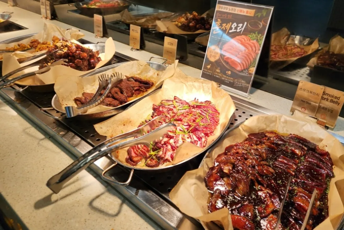 Signature buffet spread at Kuu Kuu Nowon Branch