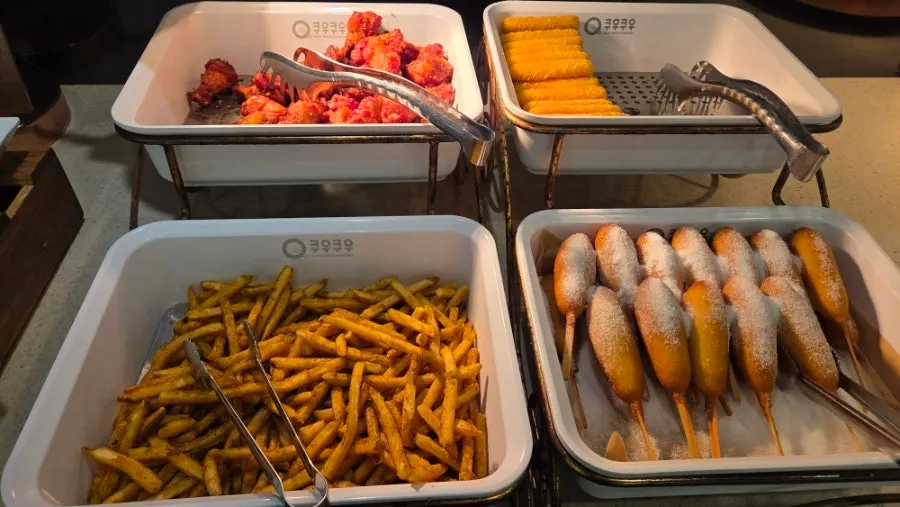 Kuu Kuu Nowon Branch's tteokbokki and snack food corner