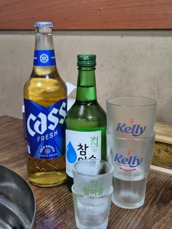 감자탕과 함께하는 주류 메뉴