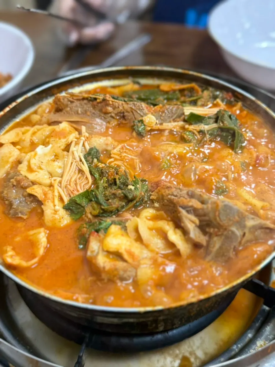 Hand-torn sujebi added to gamjatang