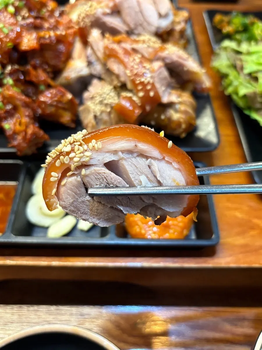 껍질이 쫄깃한 기본 족발 살코기
