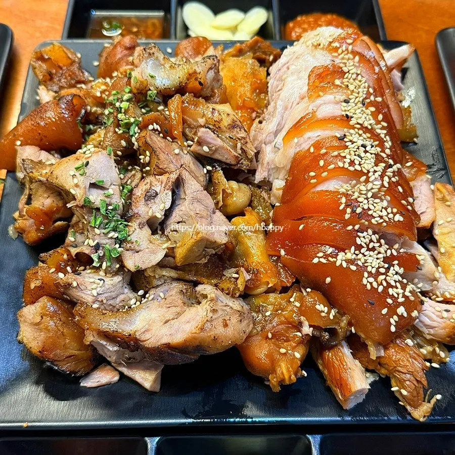 Classic jokbal and charcoal-grilled jokbal