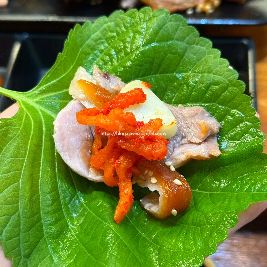 Jokbal with makguksu and gochu doenjang