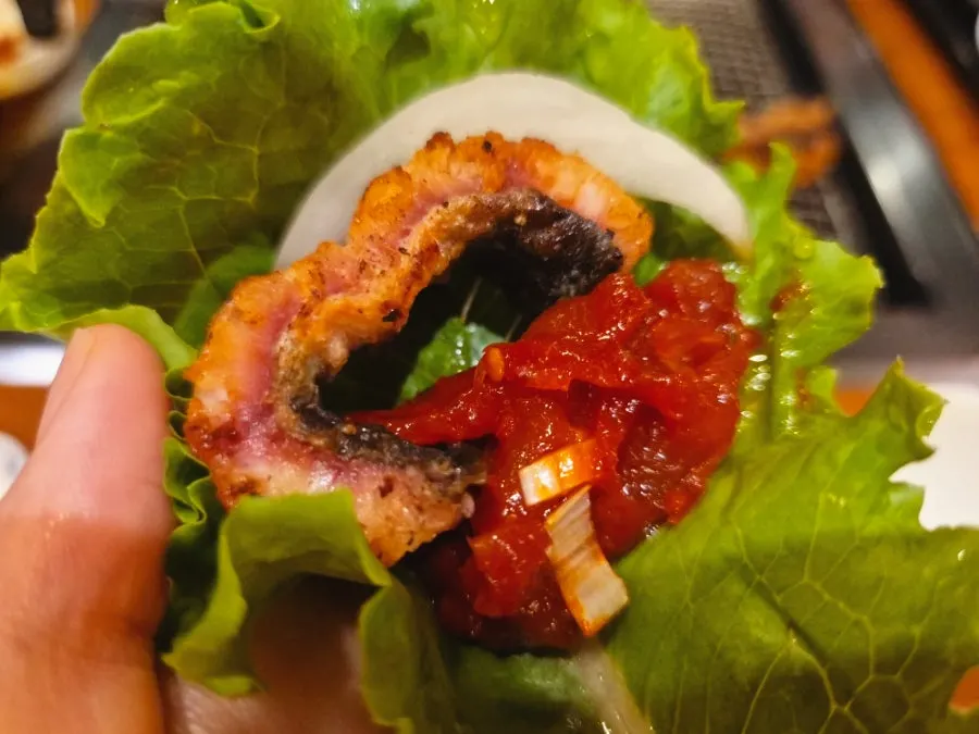 Grilled eel eaten with onion