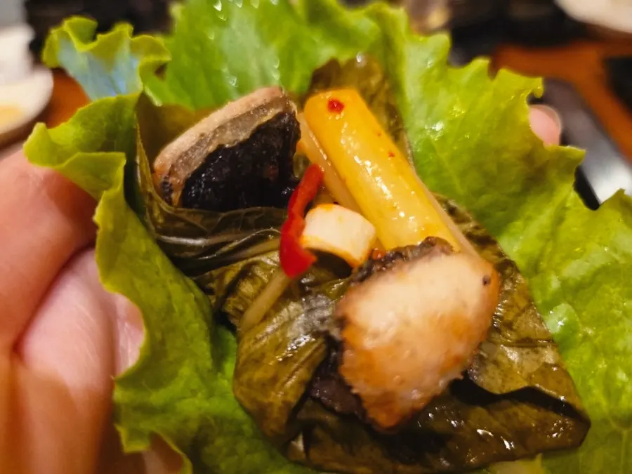 An eel wrap topped with shredded ginger