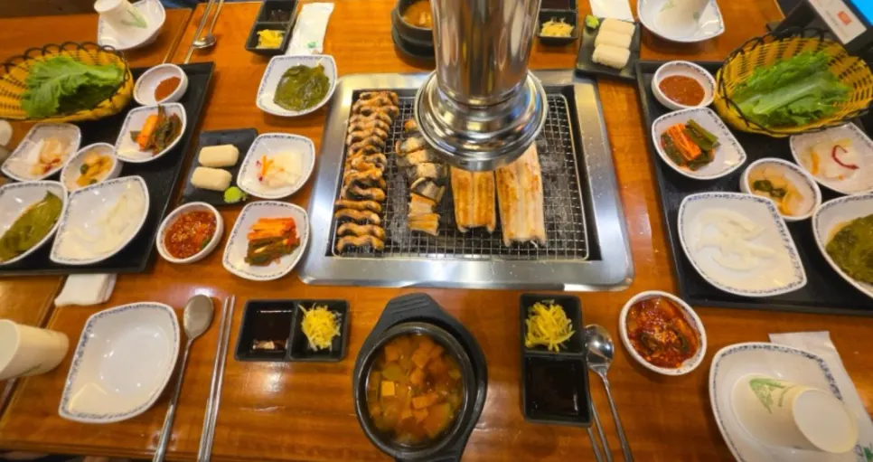 Neatly arranged side dishes served with the eel
