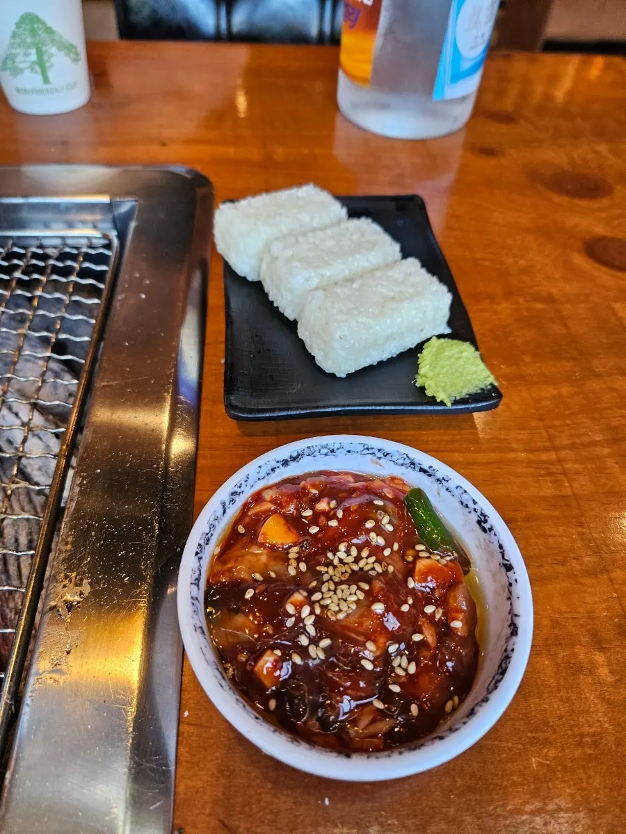 한상차림에 함께 나온 돌초밥과 어리굴젓
