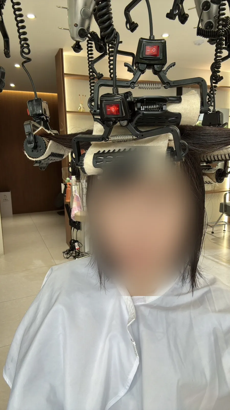 열펌 기기로 C컬을 만드는 시술 과정