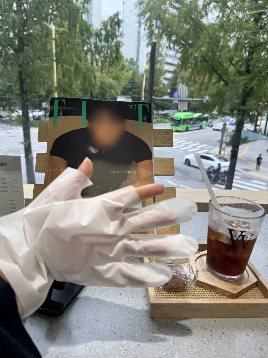 커피와 잡지로 보낸 펌 대기 시간
