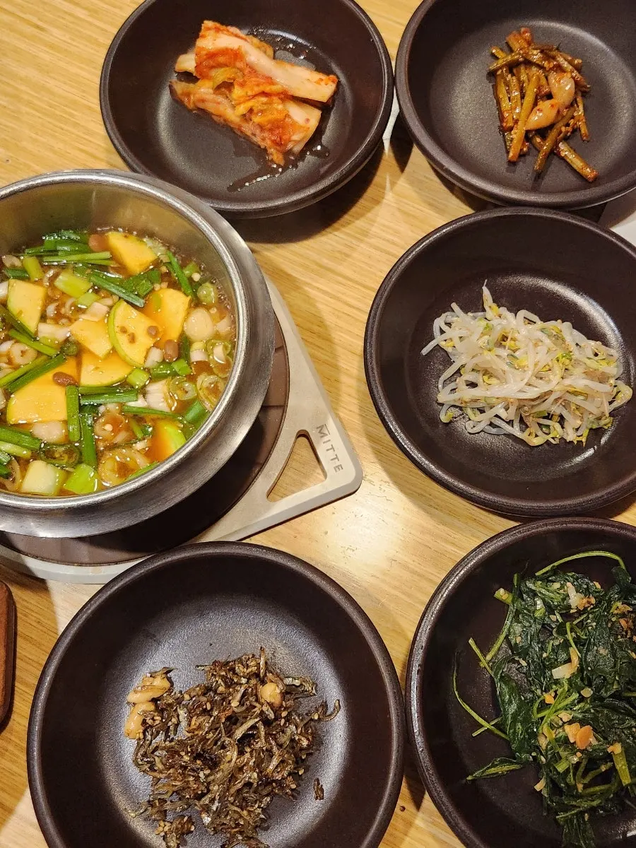 Side dishes served with the rice