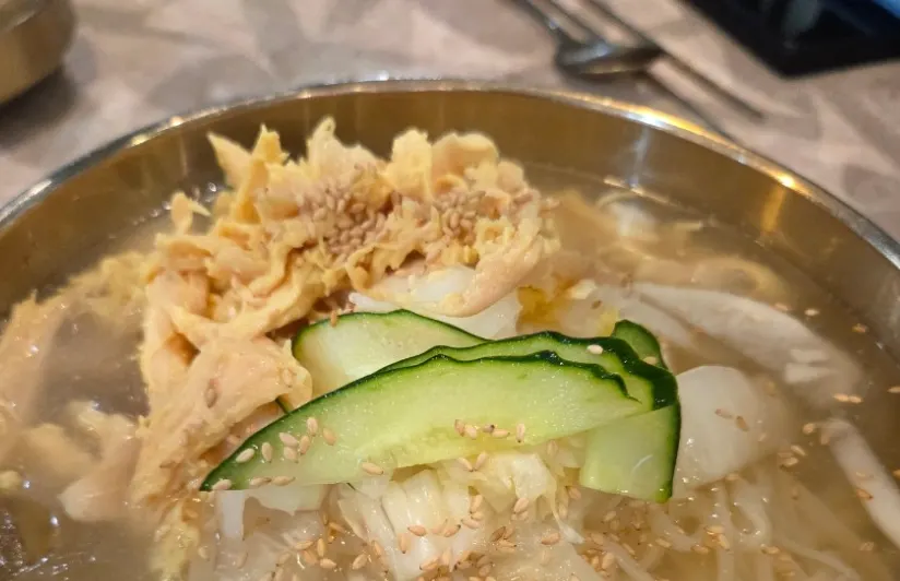 A generous serving of chogye guksu