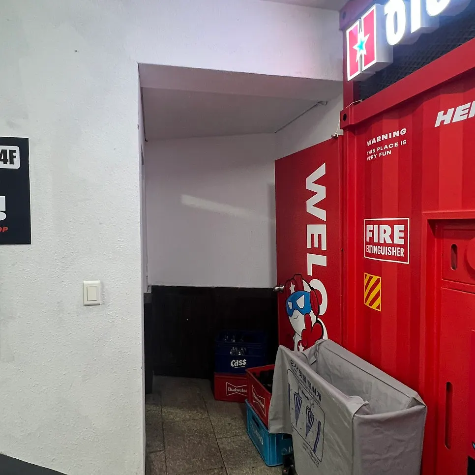 Food menu guide including chicken and bingsu