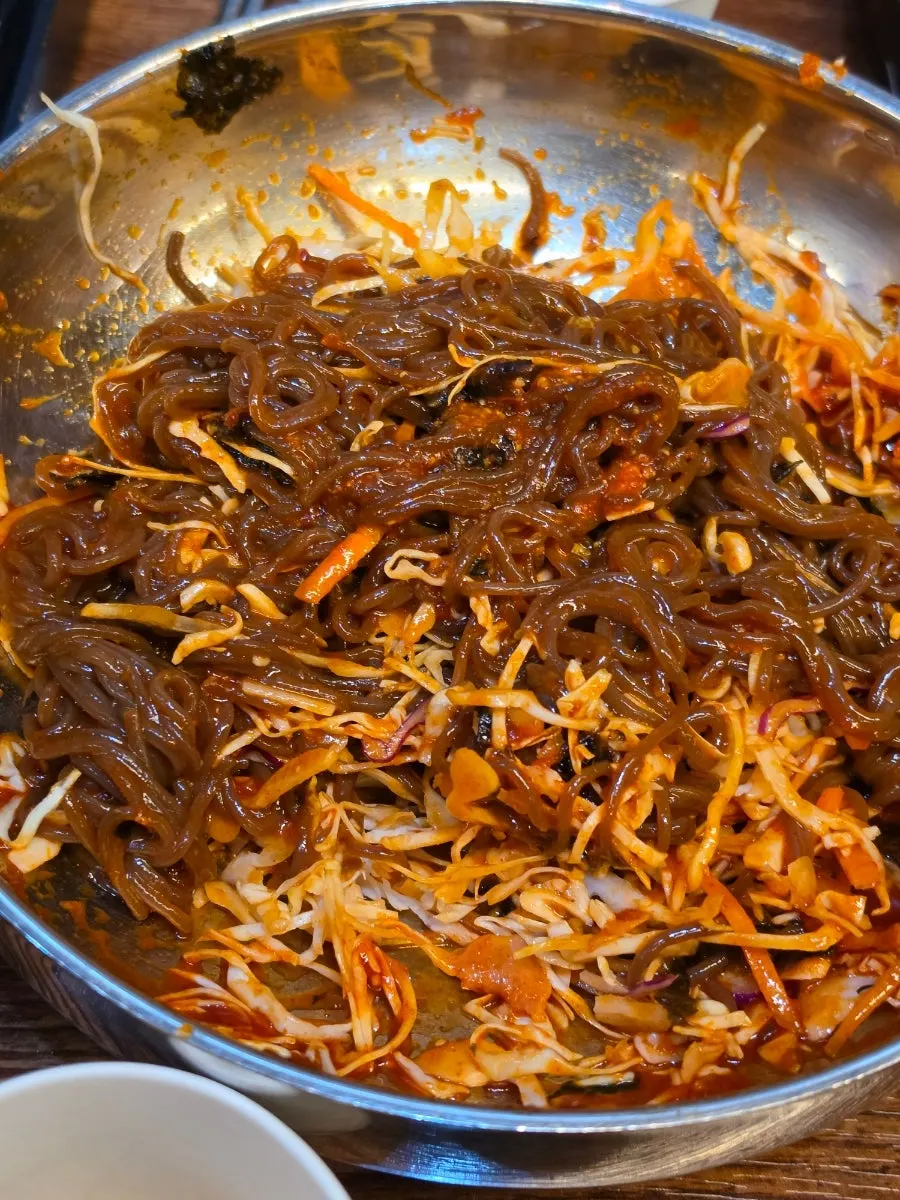 매콤 달콤한 막국수 한 그릇