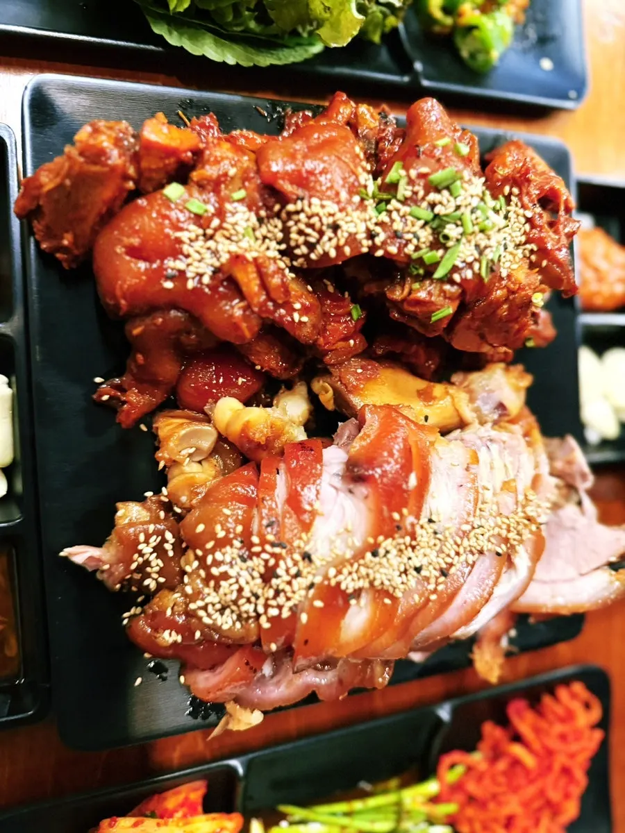 Half-and-half jokbal table setting at Gwihan Jokbal Nowon Branch
